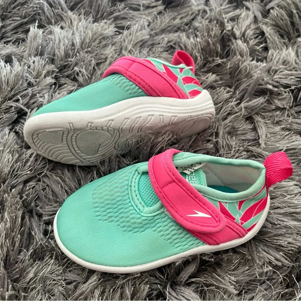 Speedo Water Shoes Size 5/6